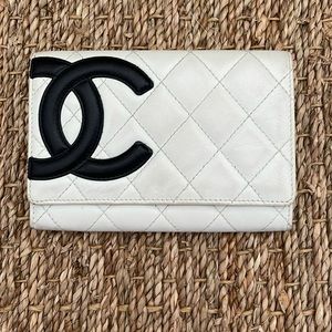 Chanel white leather wallet with pink interior